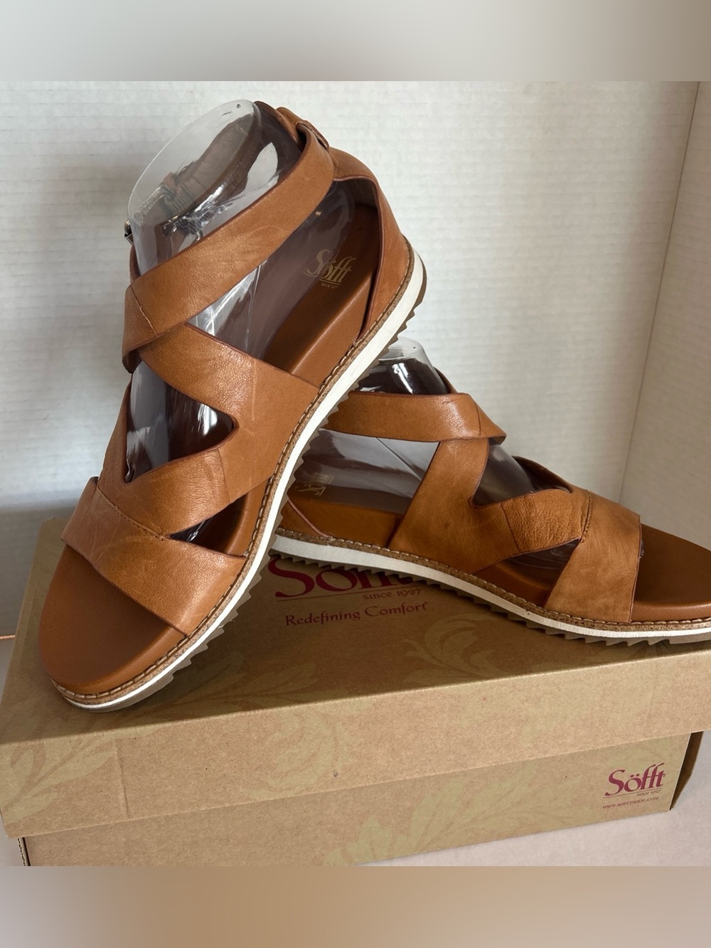 Sofft Mirabelle II Sandals Cushioned Camel Leather Strappy Buckle Womens 9.5 NIB